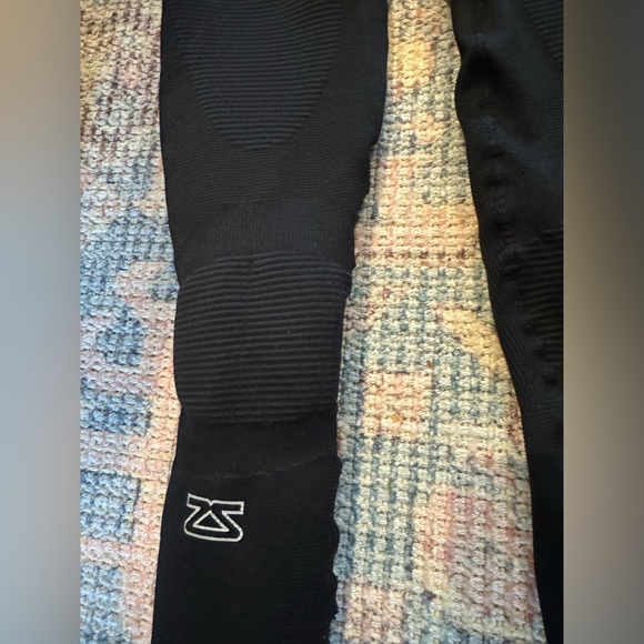 Black compression leggings- Zensah size xs-s - Picture 3 of 7